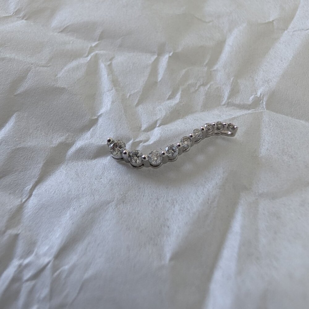 Diamonds in white gold pendant